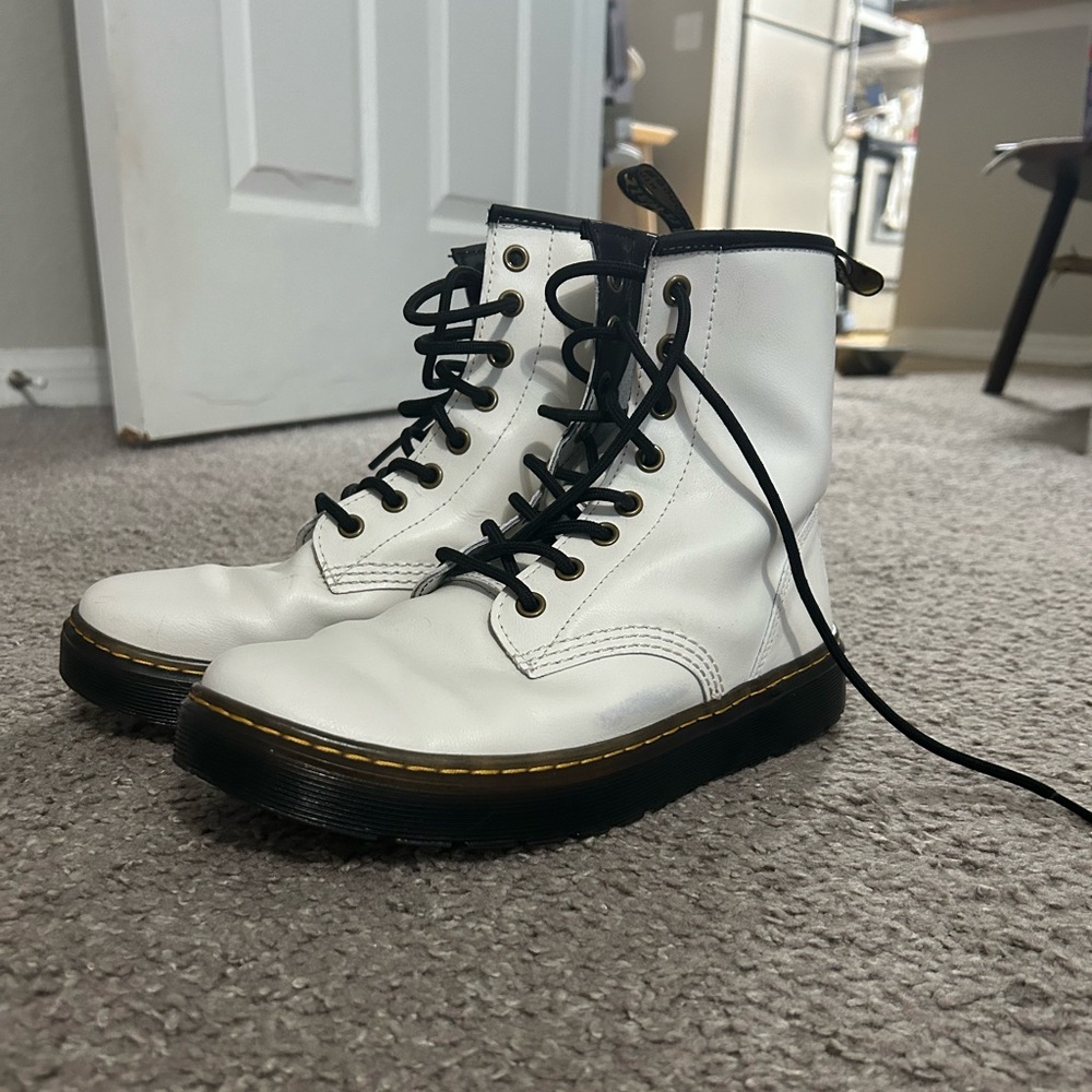 White Doc Martens 8W / 7M